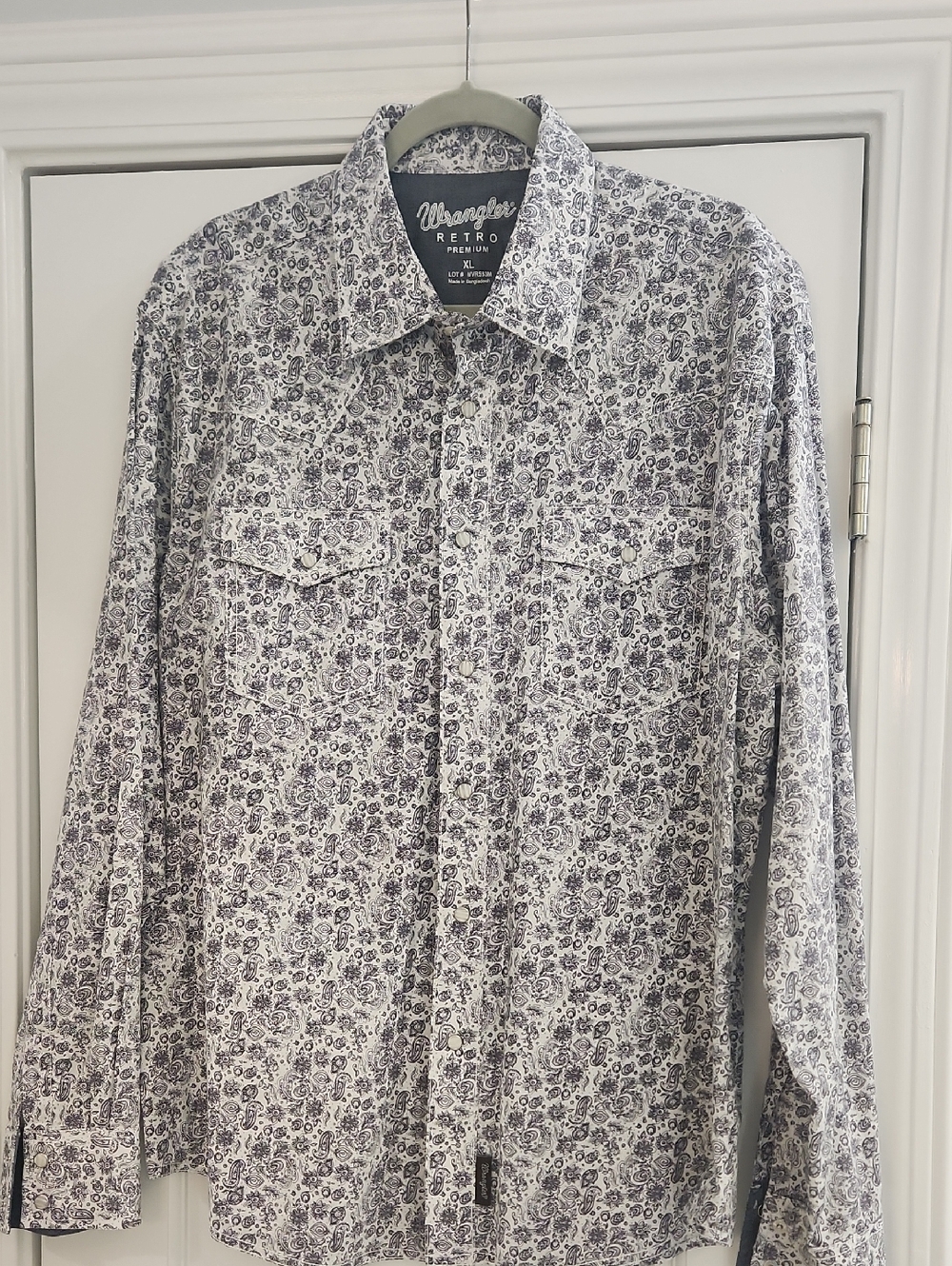 Wrangler Retro Men's White and Gray Paisley Button-Down Shirt